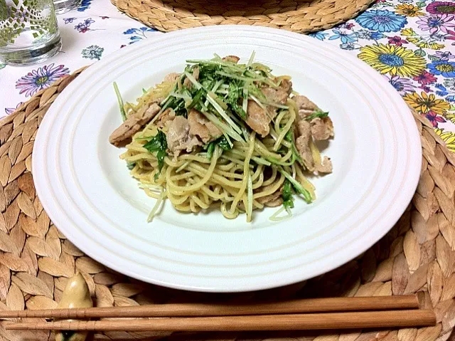 豚肉と水菜の洋風塩やきそば🍴クレイジーソルト風味♡|Kaori Takedaさん