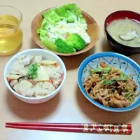 Snapdishの料理写真:筍の炊き込みご飯・豚肉と春キャベツの八丁味噌炒め・ポテサラ・椎茸とモヤシの味噌汁|まいめろさん