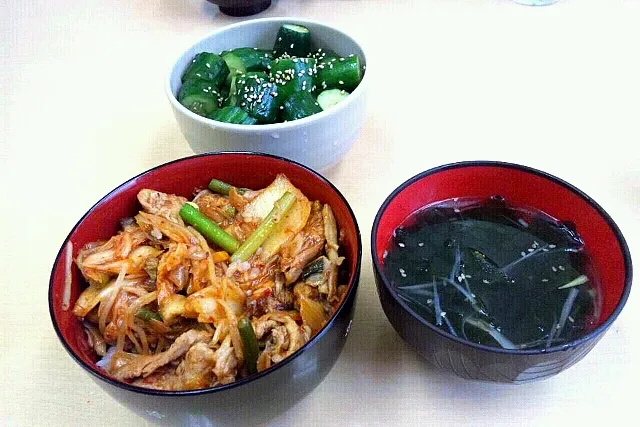 豚キムチ丼&ワカメスープ|めいたん☆さん