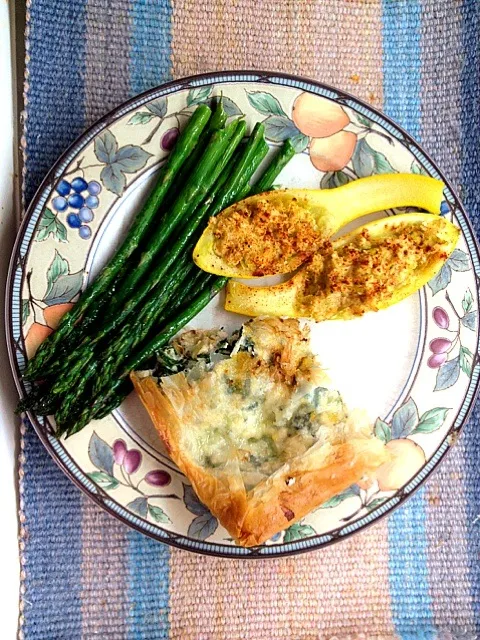 Phyllo Chicken Pie with Stuffed Squash and Roasted Asparagus|Fran Hyattさん