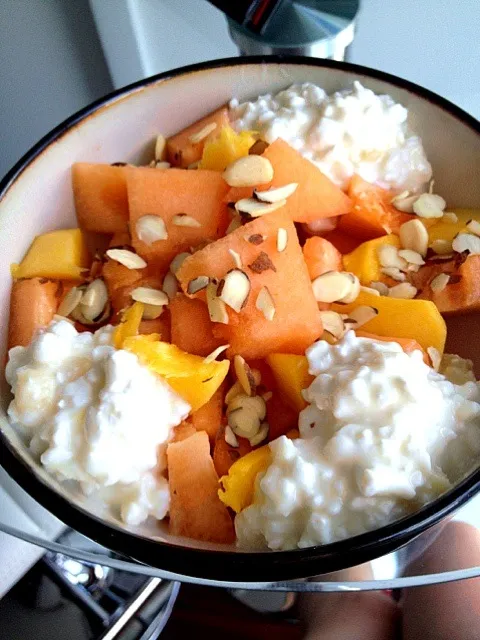 fruit salad and 1% cottage cheese|lanaさん