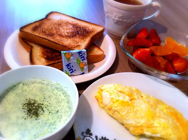 緑少なめで朝ごはん|きむらゆりかさん