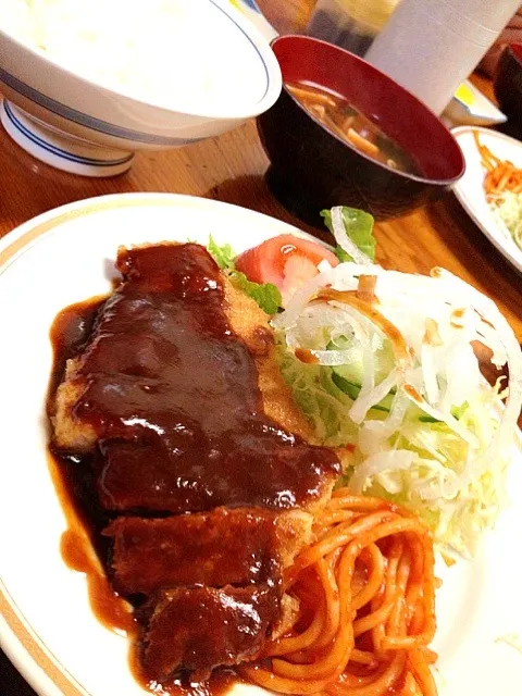 さくら亭@稲沢 珍しい揚げていない鉄板焼トンカツの味噌かつ定食。|じゅんいちさん