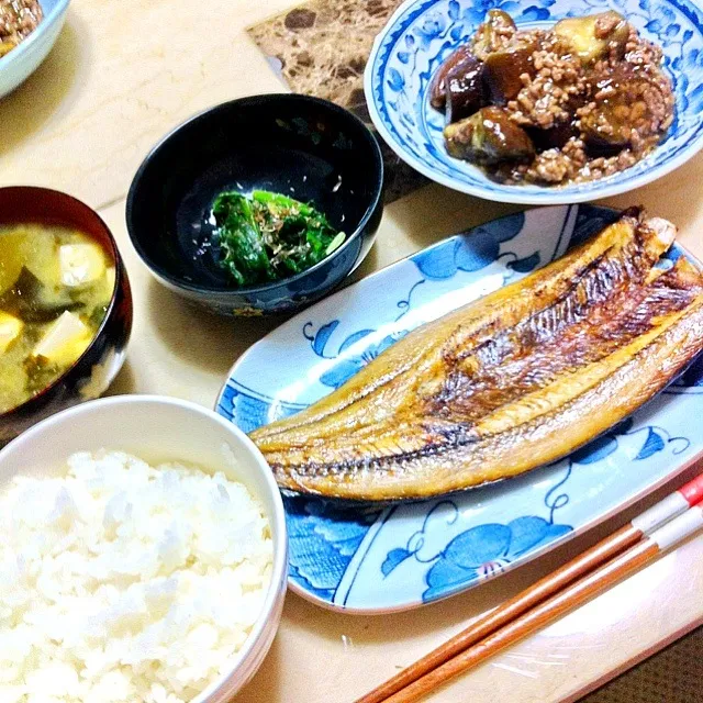 さんまの開き、ナスのひき肉あん、ほうれん草、味噌汁|wakanowさん