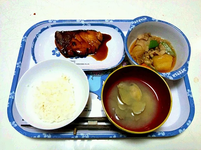 Snapdishの料理写真:ぶりの照り焼き 肉じゃが アサリの味噌汁|荒川慶美さん