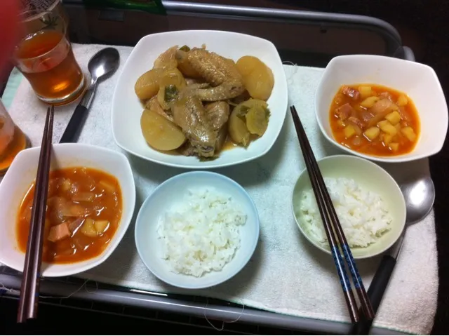 Snapdishの料理写真:ベーコンとポテトのケチャップスープと鶏手羽と大根の煮物|ekさん