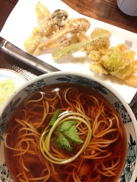 Snapdishの料理写真:山菜天ぷらそば|i.rieさん