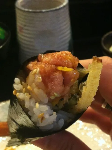 Minced Toro with Tempura Sweet Onions Handroll|Tangさん