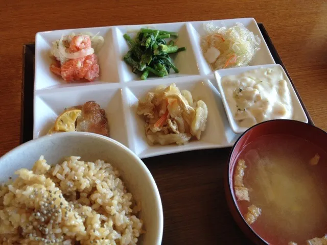 Snapdishの料理写真:おかず6品、ご飯大盛り|そらまめさん