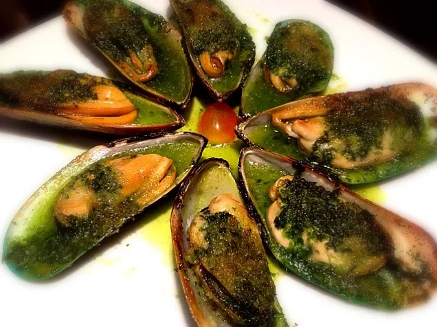 Snapdishの料理写真:Gratinated New Zealand Mussel|Ritarさん