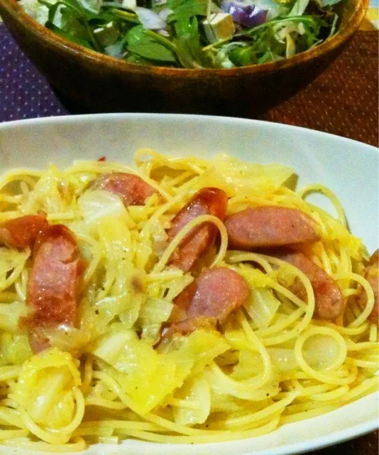 Snapdishの料理写真:昨夜のパスタ🍝キャベツとソーセージ🍴キャベツ甘くて☺|純さん