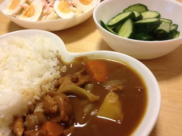 チキンカレー、卵マカロニサラダ、きゅうり浅漬け|☃YUKIさん