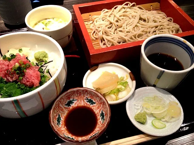 Snapdishの料理写真:ネギトロ丼とへぎそば🎶|aya＊さん