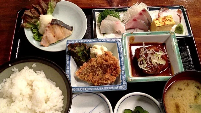 魚づくし定食|かずひこさん