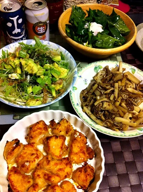 Snapdishの料理写真:おうち居酒屋。唐揚げ風、ほうれん草温泉玉子サラダ、アボカドサラダ、大根きのこクミン炒め。|Alicaさん