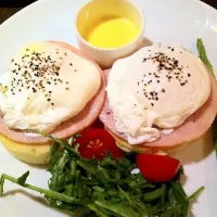 Snapdishの料理写真:Eggs Benedict|Huiksさん