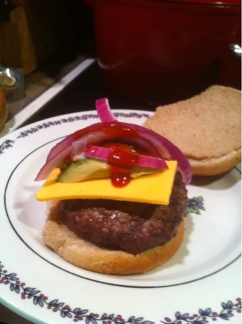 Cheeseburger with pickled onion and avocado|jimさん