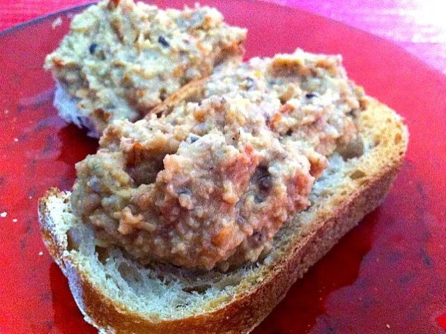 homemade veggie pate with anchovy, sundried tomato, chickpeas, capers, olive|Sarah Everitt Furuyaさん