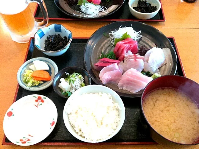 佐島港の海辺の刺身定食ランチ|ねこさん