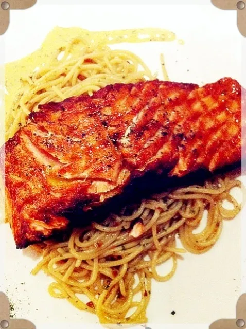 Snapdishの料理写真:Grill Salmon with Aglio Olio|Someoneさん