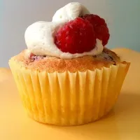 lemon raspberry cupcakes|Lauren Barnesさん