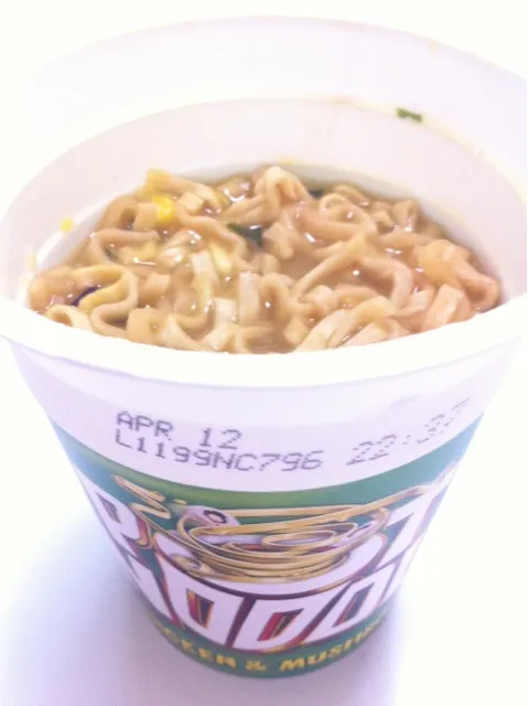 POT NOODLE。イギリス帰りのマズイ奴。|たけうちさん