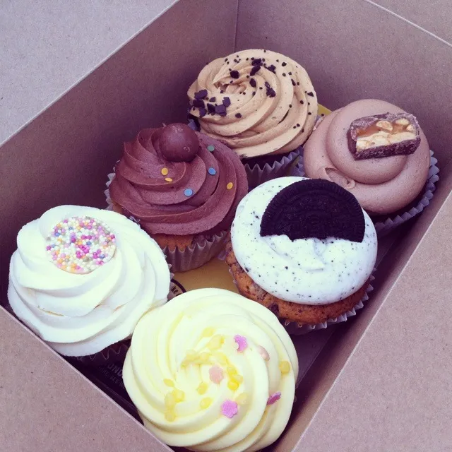 cupcakes of different flavors|zhangyさん