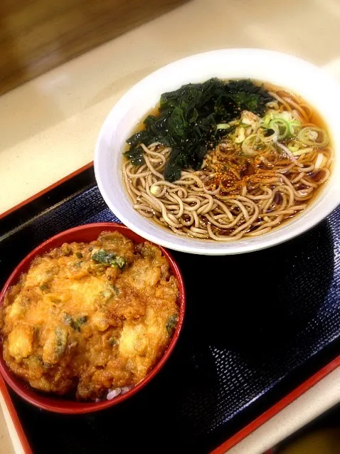 Snapdishの料理写真:ミニあさりかき揚げ丼かけ蕎麦セット|maroさん