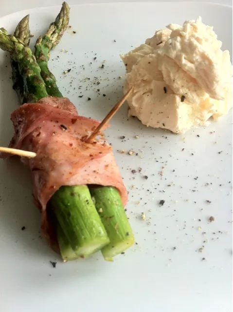 caraway seed wrapped asparagus|ReciBellaさん