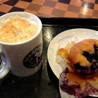 bluebrerry muffin with caramel coffe|kimさん