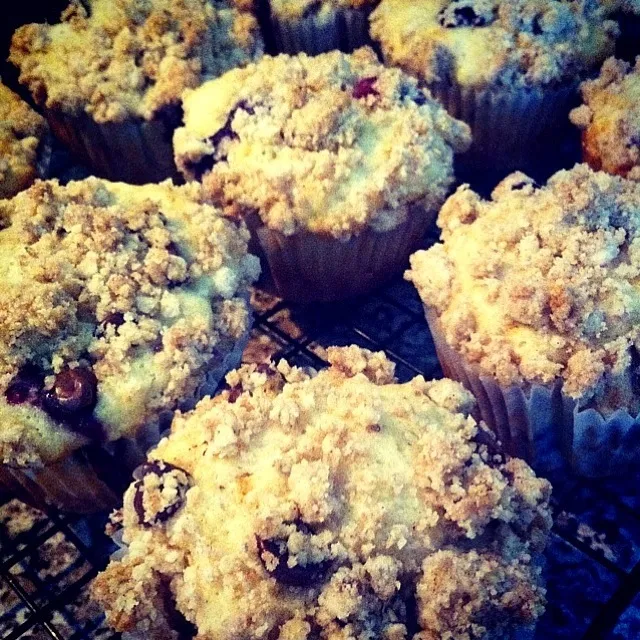 Blueberry Crumb Muffins.|Amanda Zamoraさん