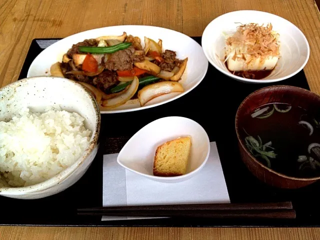 牛肉とキノコのバター醤油炒め|チョビ太さん