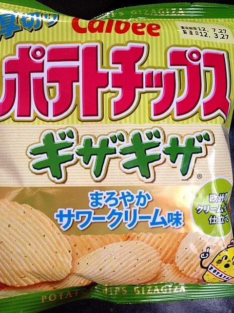 ポテトチップス ギザギザ まろやかサワークリームオニオン|Runaさん