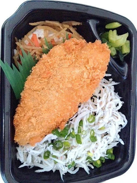 Snapdishの料理写真:ホモ弁  釜揚げシラス！|tetsudayoさん