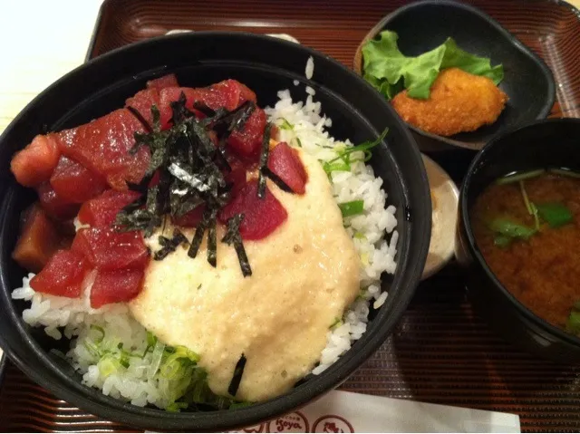 日替りランチ マグロトロロ丼|大石さん