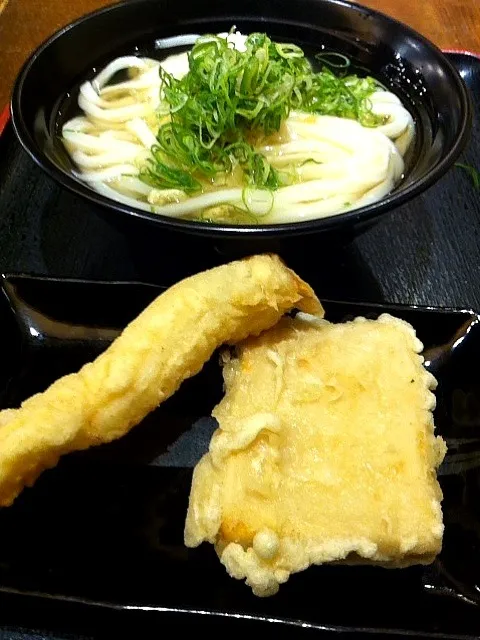 冷かけうどん 高野豆腐天、イカ天トッピング|yoooochanさん