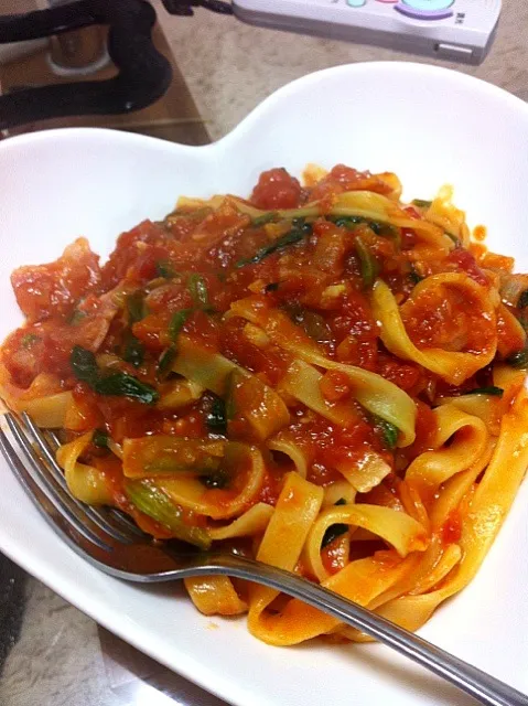 ベーコンとほうれん草のトマトソースパスタ🍝|美香さん