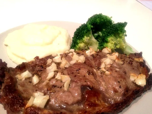 porterhouse steak with garlic butter|yangzhouさん