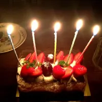 Snapdishの料理写真:18歳誕生日ケーキ∑d(ﾟ∀ﾟd)|谷口侑矢さん