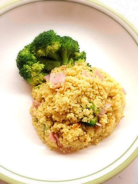 Broccori n ham couscous for lunch|Lukkaew_Lkさん