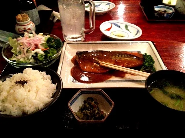 Snapdishの料理写真:鯖の味噌煮定食|みささん