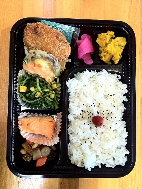 Snapdishの料理写真:日替わり幕の内弁当|たんぽぽ娘さんさん