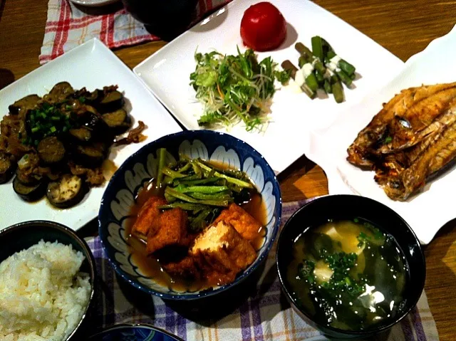 茄子と豚肉の味噌炒め   鯵の塩やき  小松菜と厚揚げの煮浸し  サラダ  豆腐とワカメの味噌汁|高田恵子さん