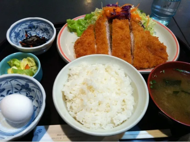 Snapdishの料理写真:ロースカツ定食|くるみさん