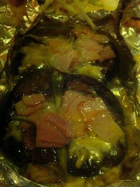 Snapdishの料理写真:baked big mushroom with cheese & bacon in foil|skyblueさん