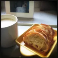 Snapdishの料理写真:apple bread and soy milk|Ninnet Ongartthawornさん