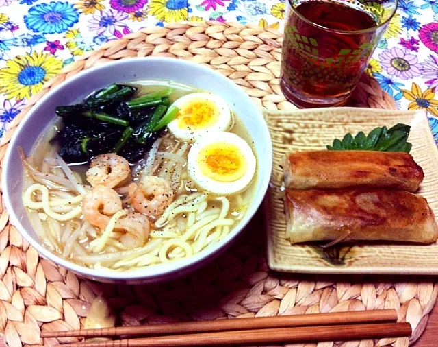 夜ご飯🍴自家製鶏だし塩ラーメン🍜中華春巻✨|Kaori Takedaさん