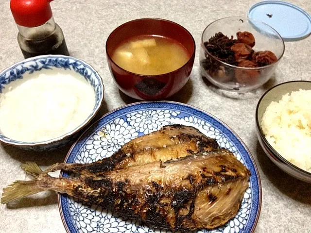 アジの開き・大根おろし・豆腐と油揚げの味噌汁・ご飯・梅干し|優さん