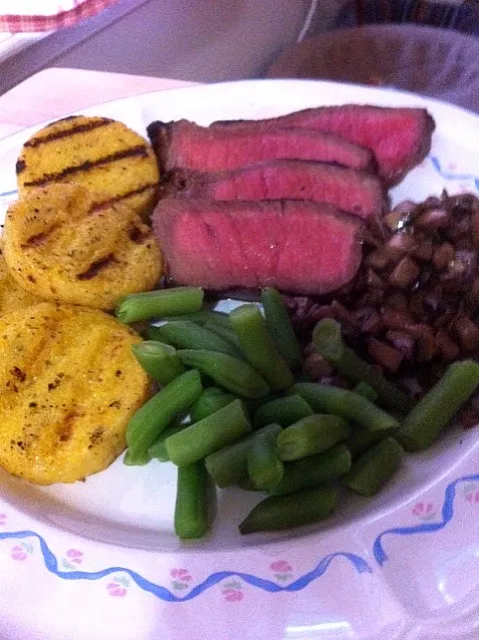 Snapdishの料理写真:Grilled London Broil with grilled polenta, mushrooms and string beans|jimさん