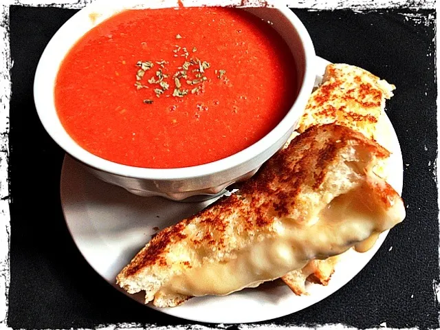 tomato basil bisque & grown up grilled cheese|Jacqueline Rufoさん